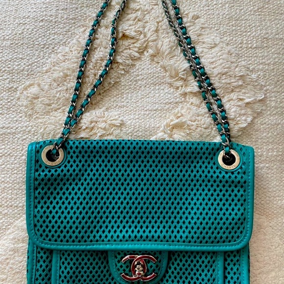 CHANEL Up in the Air Medallion Flap Bag Perforated Purse Emerald Green HOST PICK - Picture 5 of 16